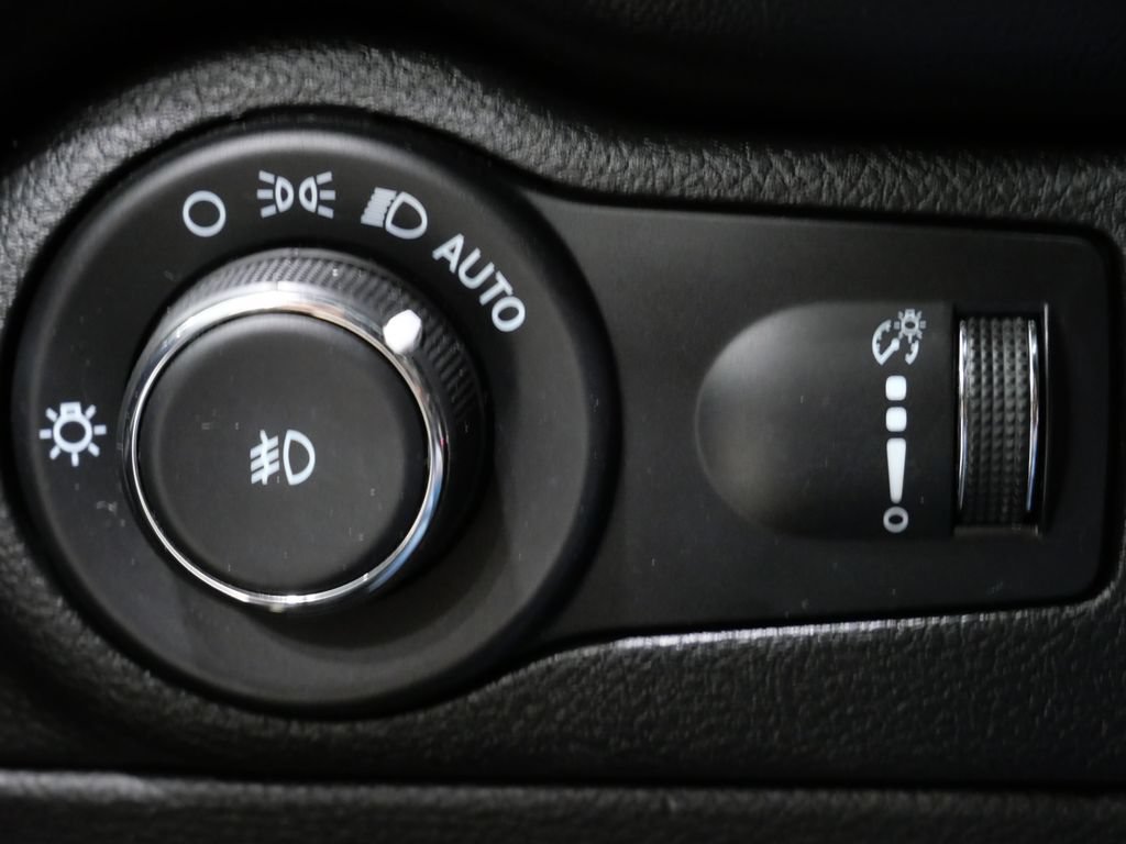 Used 2023 Dodge Durango R/T w/ Tow 'N Go Package AWD/4WD image 15