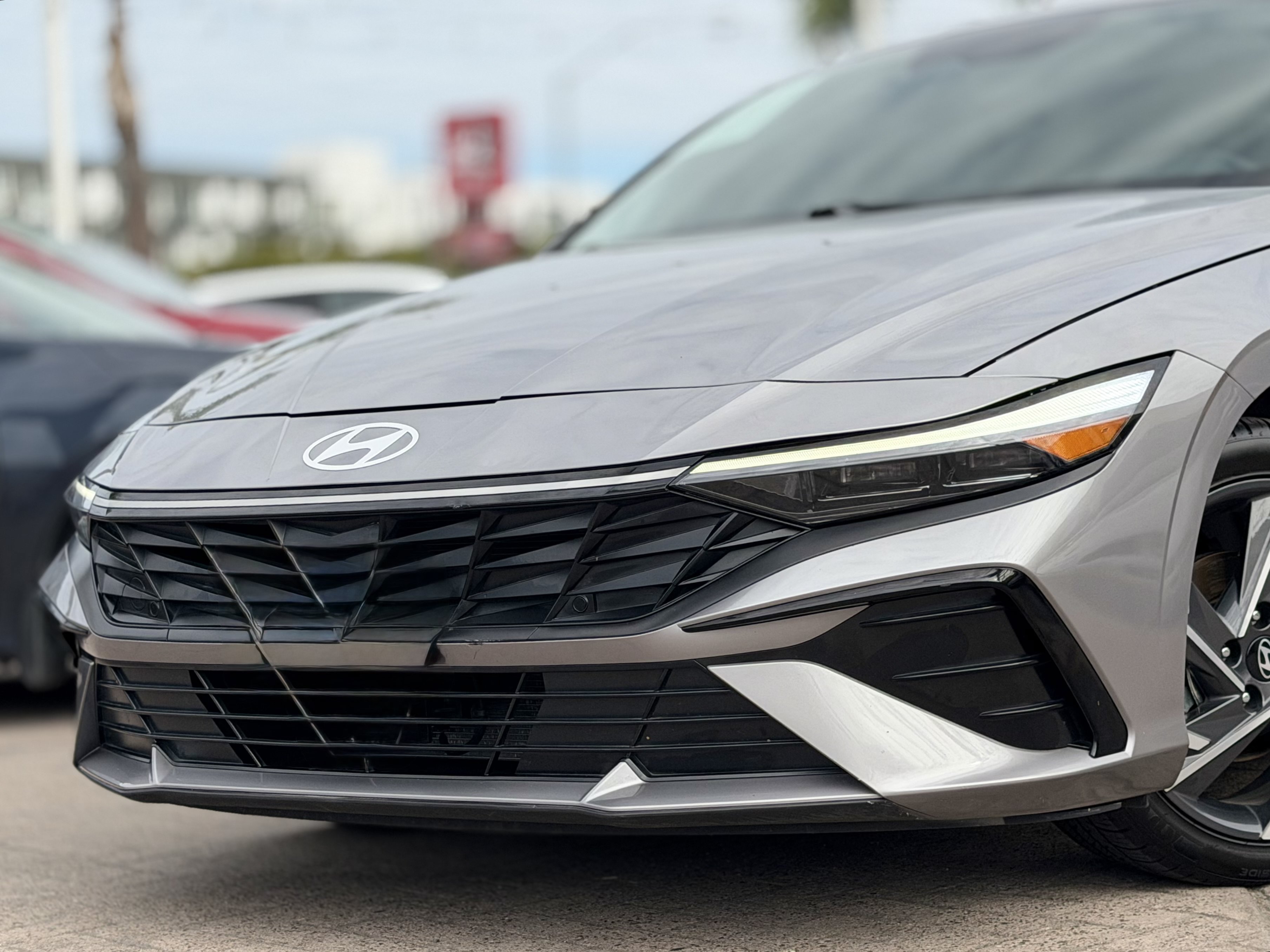 Used 2025 Hyundai Elantra Limited FWD image 7