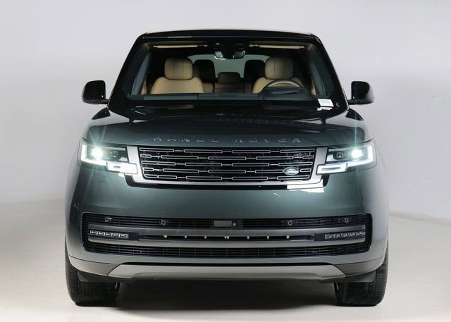New 2025 Land Rover Range Rover Long Wheelbase SE image 8