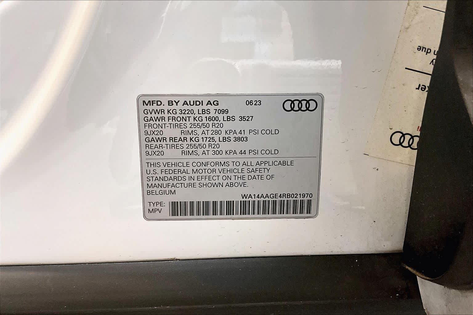 Used 2024 Audi Q8 e-tron Premium AWD/4WD image 32