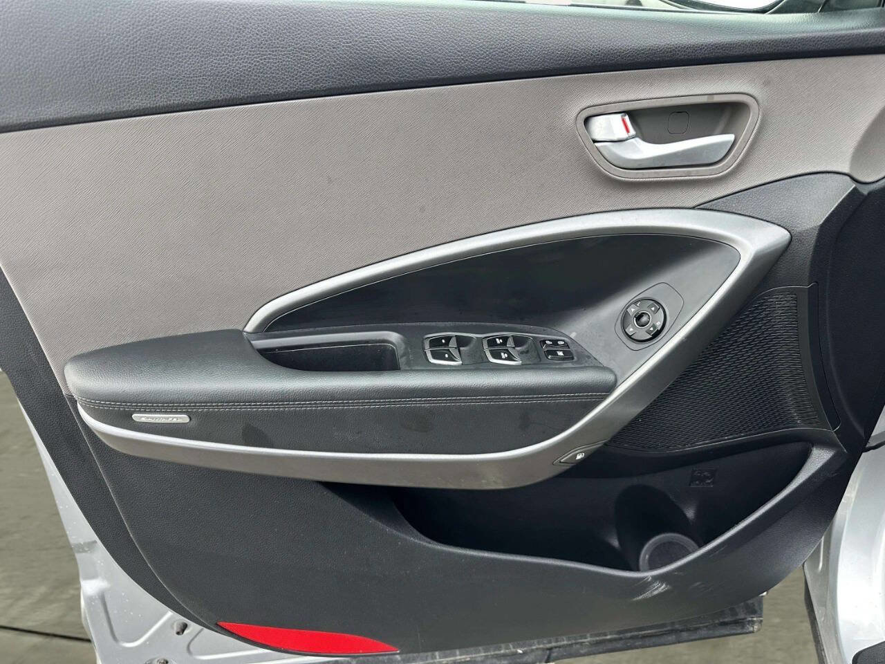 Used 2016 Hyundai Santa Fe SE AWD/4WD image 12