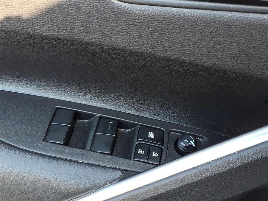 Used 2022 Toyota Corolla Cross XLE AWD/4WD image 19