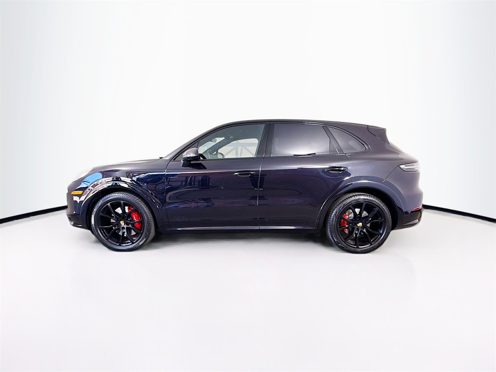 Certified 2022 Porsche Cayenne GTS image 2