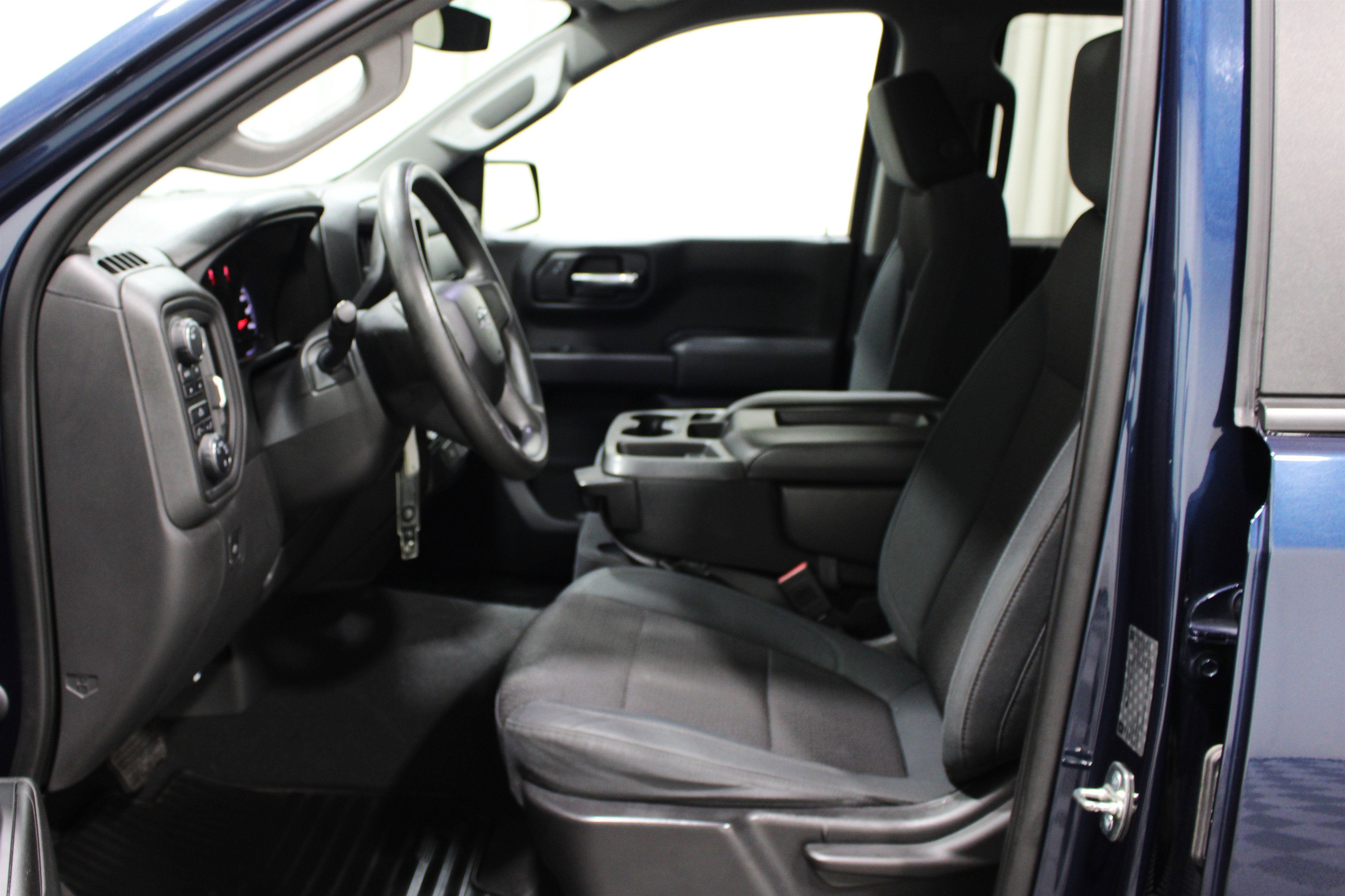 Used 2019 Chevrolet Silverado 1500 Custom Trail Boss AWD/4WD image 3