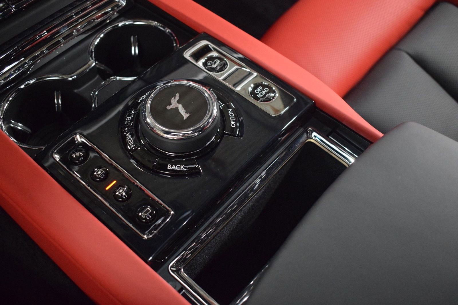 New 2026 Rolls-Royce Cullinan Black Badge image 36