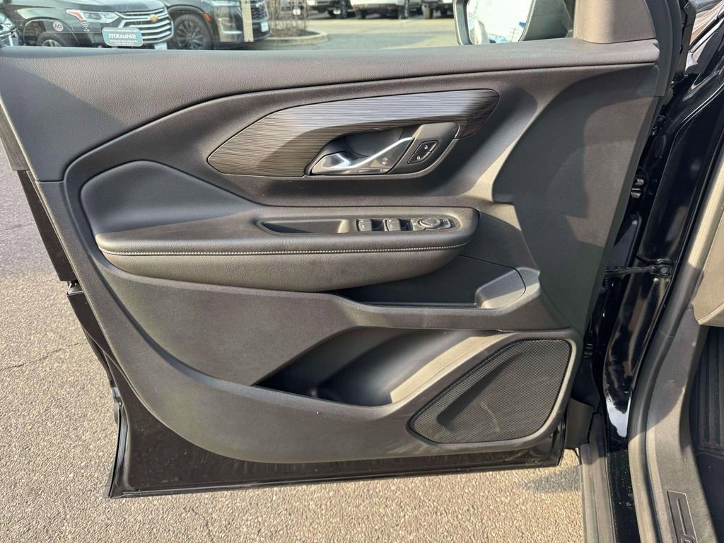 Used 2023 GMC Terrain SLE w/ Elevation Edition image 15