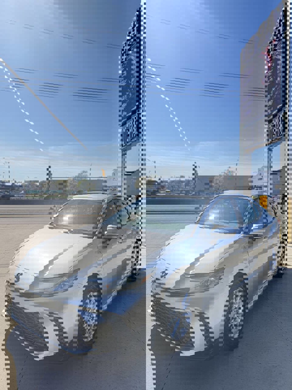 Used 2025 Toyota Camry LE FWD image 3