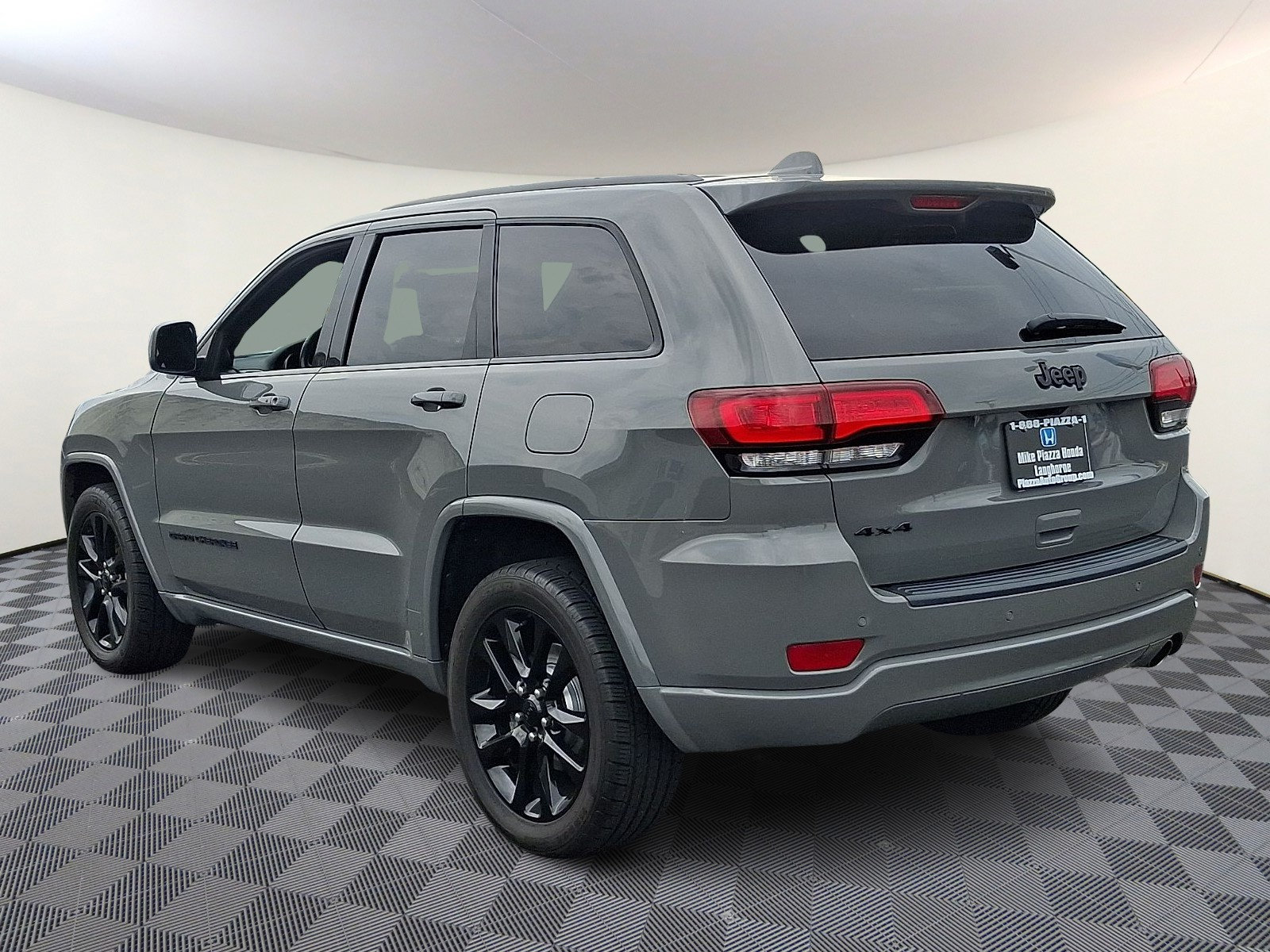 Used 2021 Jeep Grand Cherokee Laredo X AWD/4WD image 5