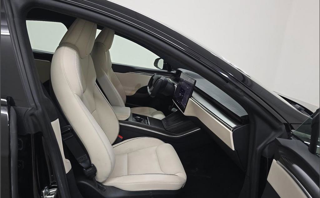 Used 2022 Tesla Model S Plaid image 7