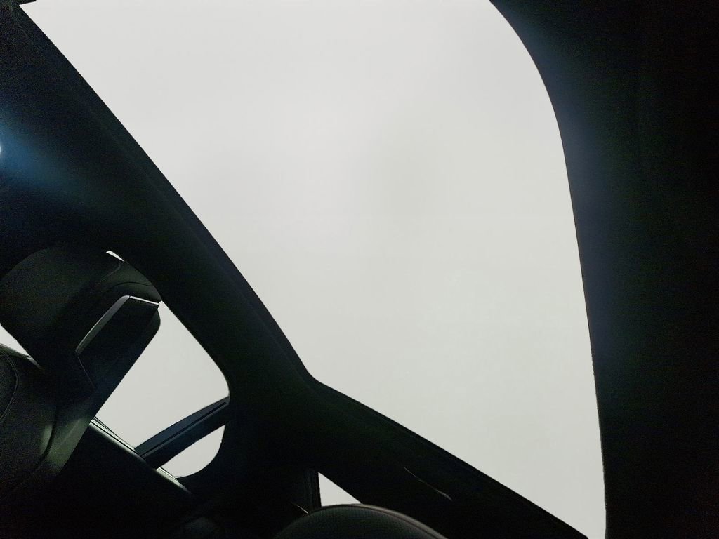 Used 2025 BMW 760i xDrive w/ Executive Package image 15