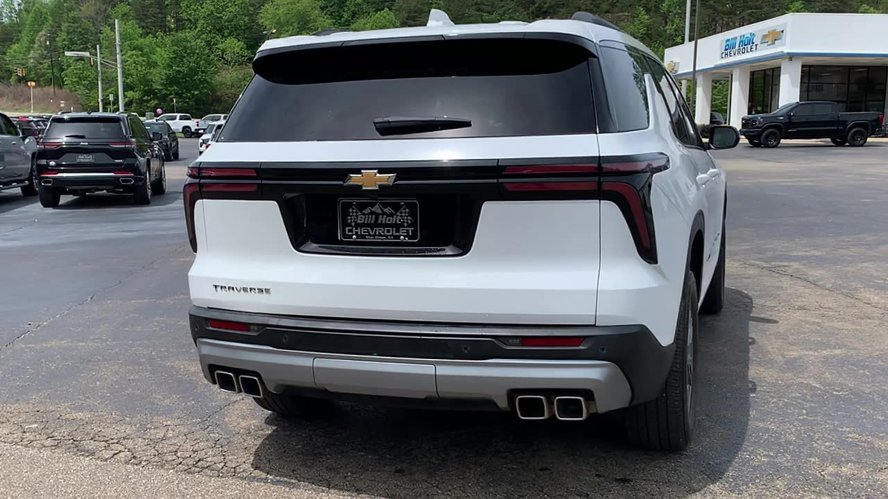 Used 2025 Chevrolet Traverse LT FWD image 5