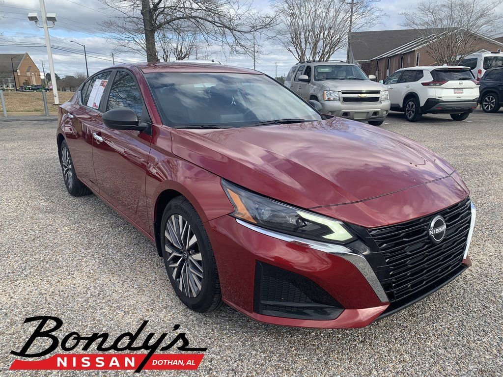 Used 2024 Nissan Altima 2.5 SV image 1