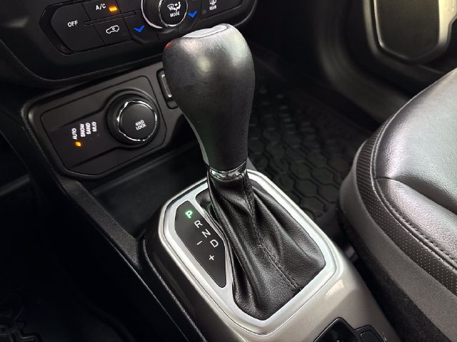 Used 2018 Jeep Renegade Limited AWD/4WD image 25