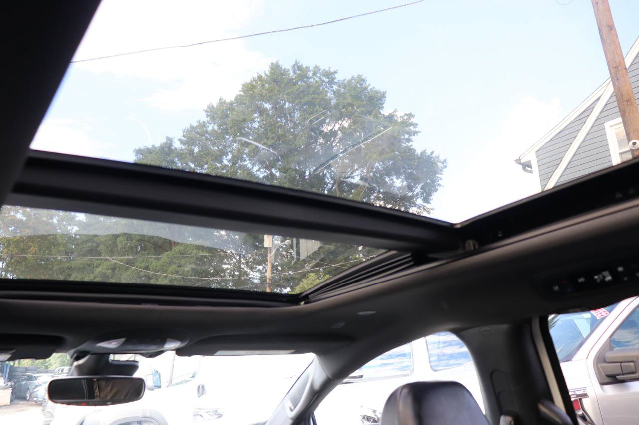 Used 2026 Chrysler Pacifica Limited FWD image 23