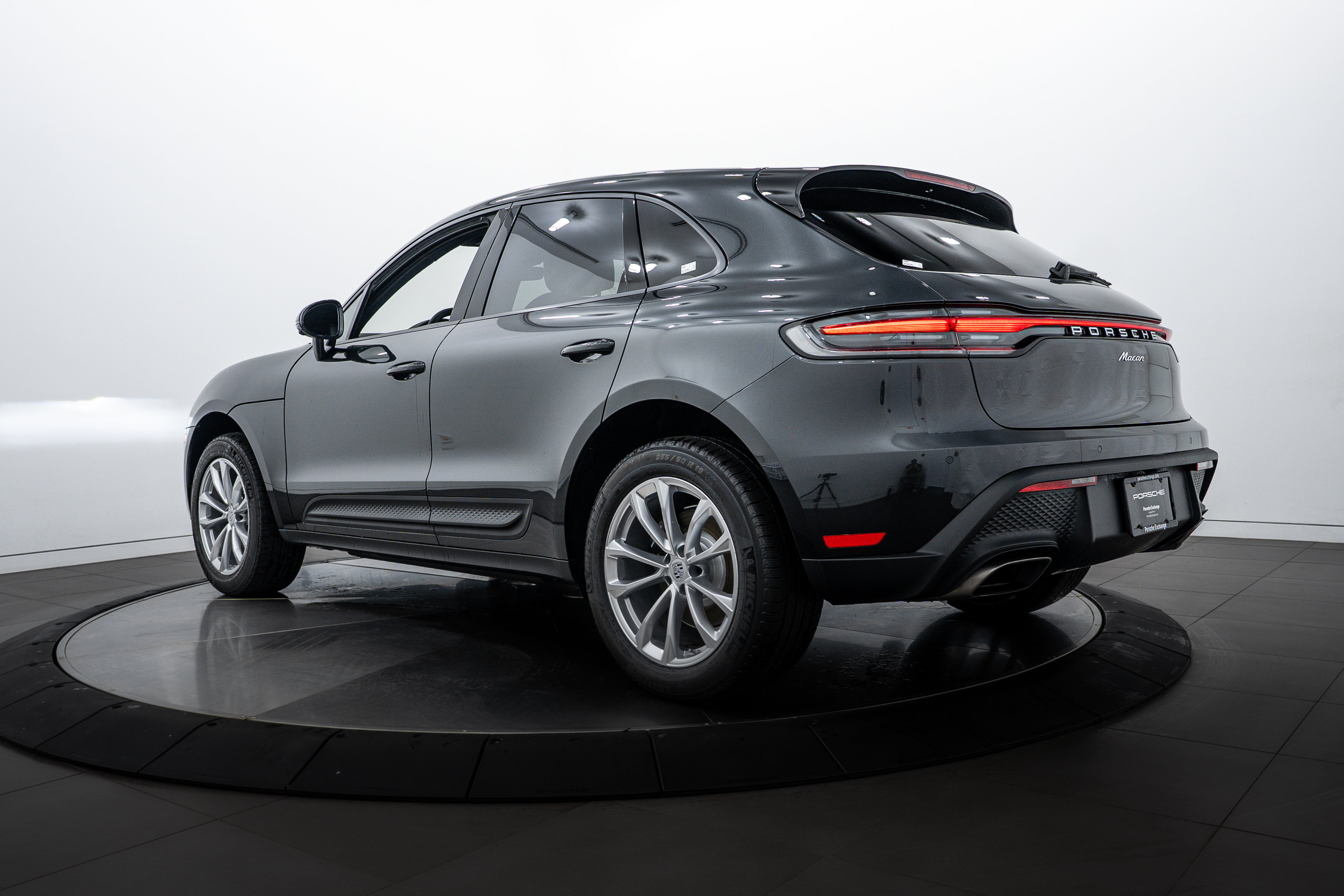 New 2026 Porsche Macan image 3