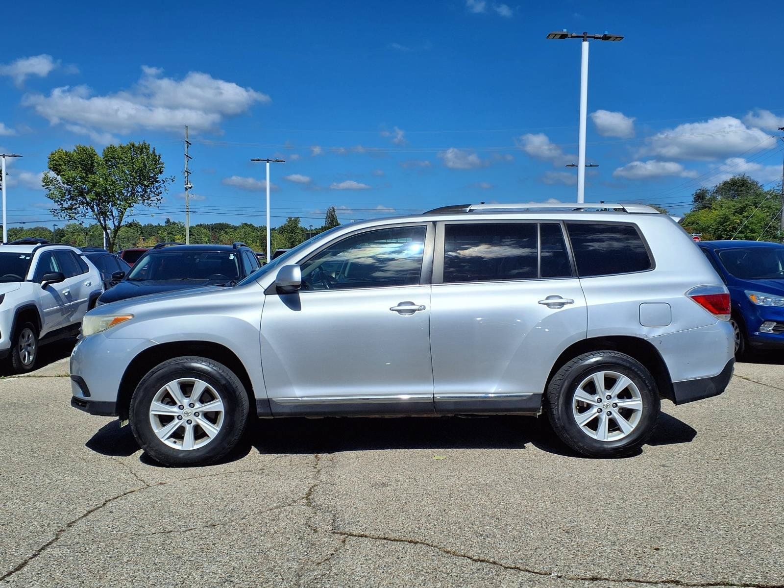 Used 2013 Toyota Highlander FWD w/ Cold Weather Pkg image 7