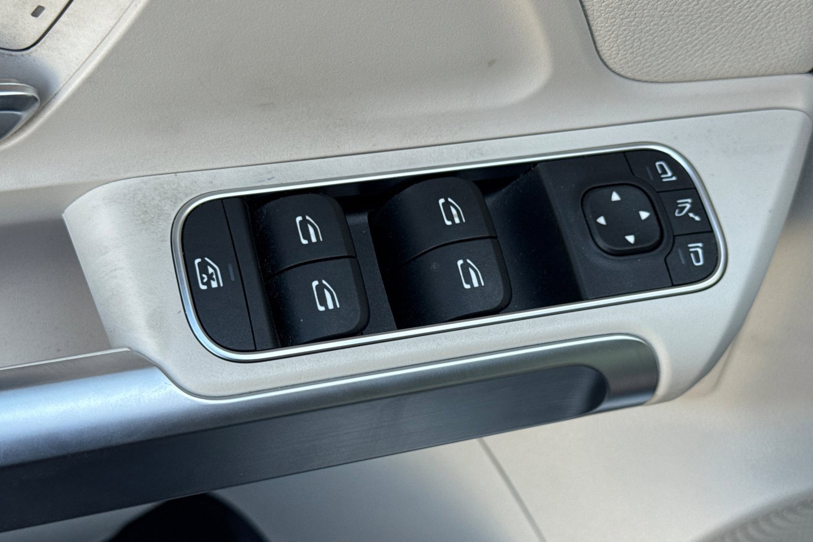 Used 2024 Mercedes-Benz EQB 250+ image 13