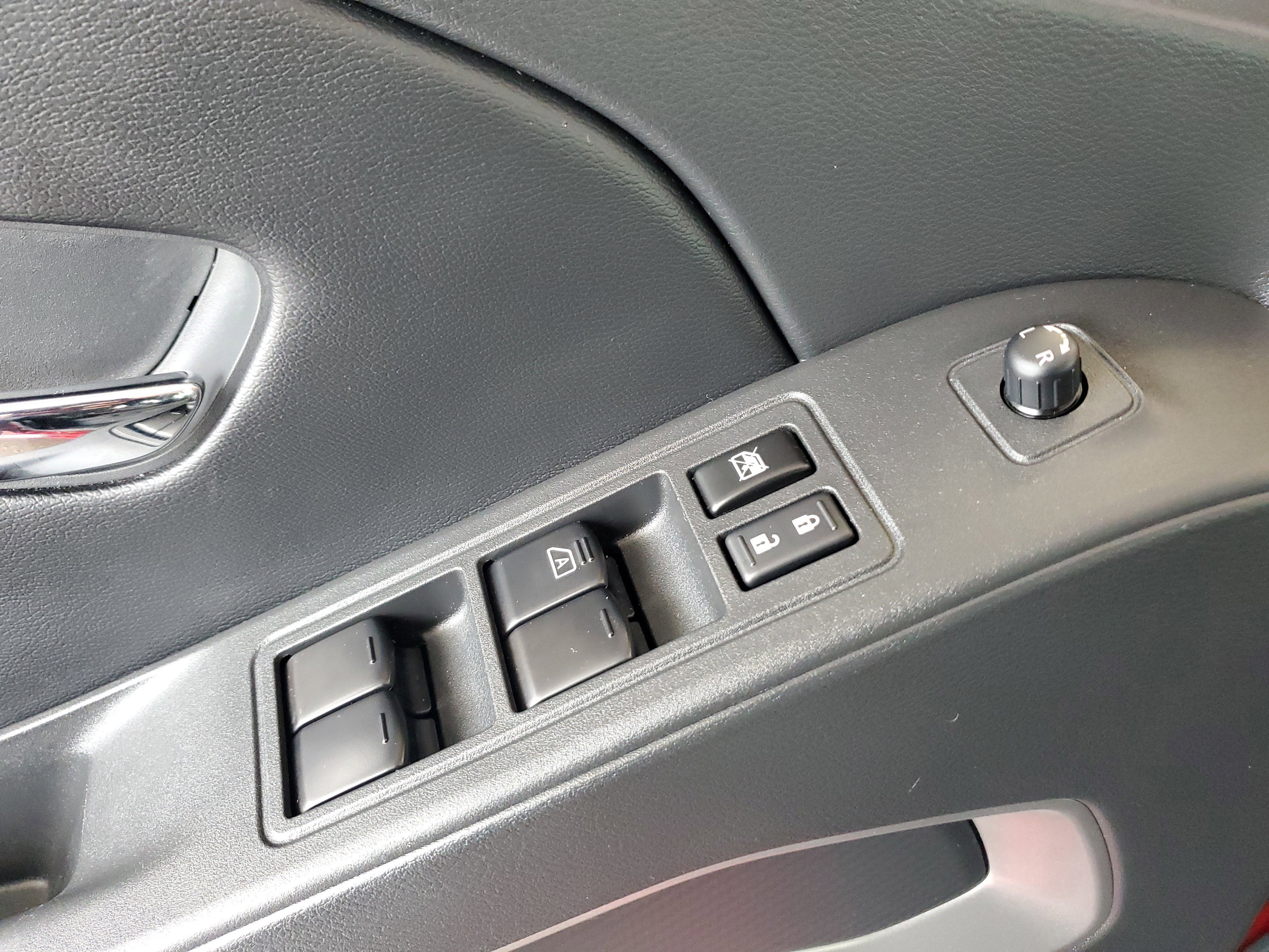 Used 2025 Nissan Frontier SV image 27