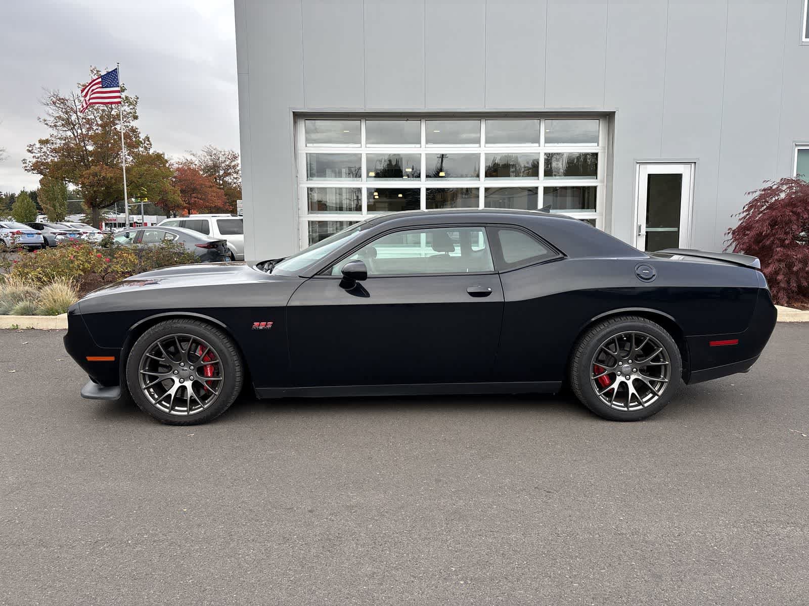 Used 2015 Dodge Challenger SRT RWD image 2
