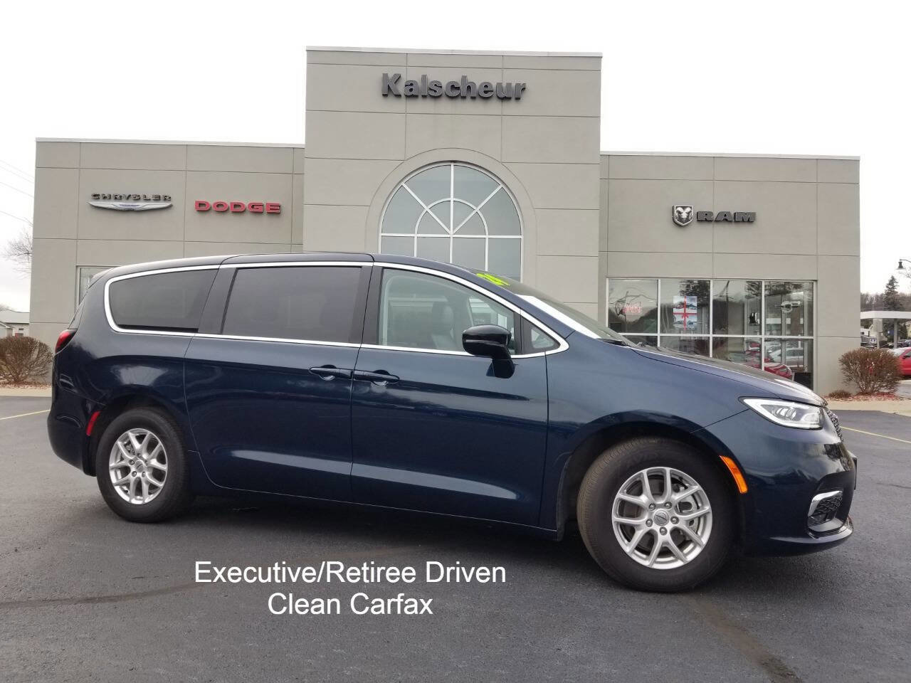 Certified 2024 Chrysler Pacifica Touring-L