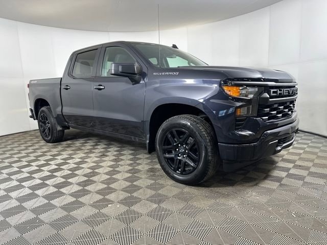Used 2023 Chevrolet Silverado 1500 Custom image 2