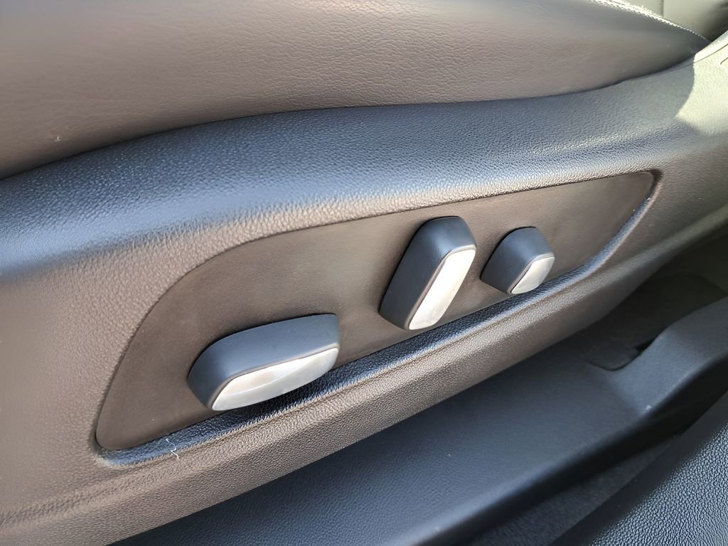 Used 2021 Cadillac XT5 Premium Luxury w/ LPO, Floor Liner Package image 17