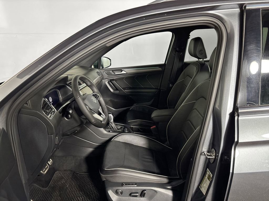 Certified 2022 Volkswagen Tiguan SEL R-Line image 11