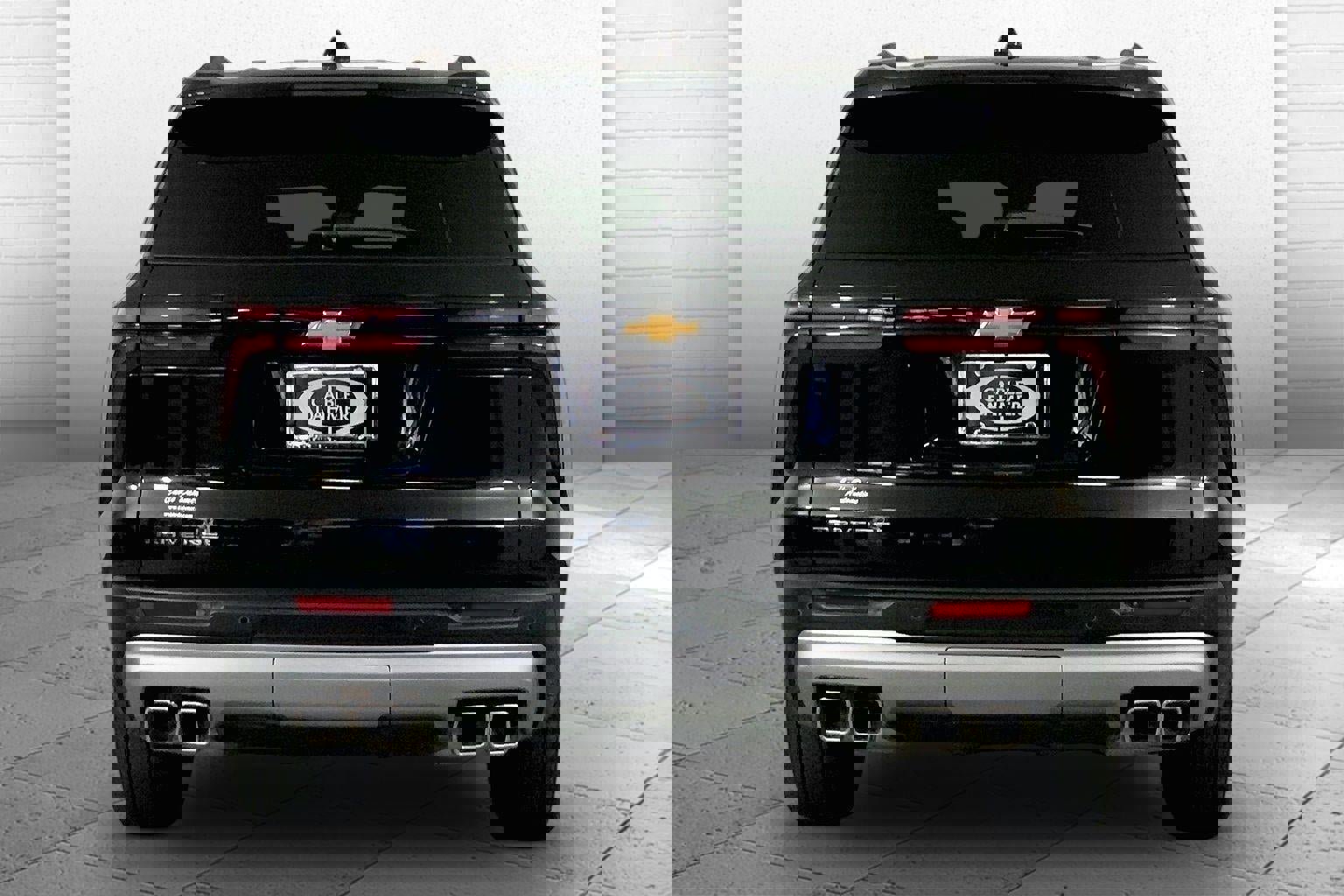 Used 2025 Chevrolet Traverse LT image 3