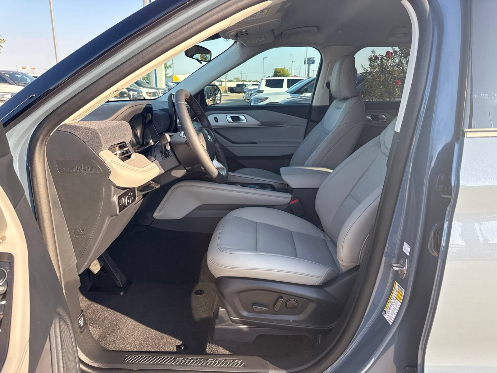 New 2026 Ford Explorer Active w/ Active Comfort Package RWD image 13