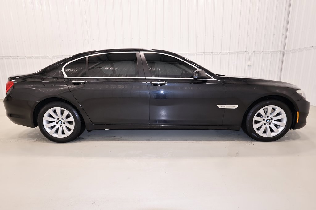 Used 2011 BMW 750Li xDrive image 2