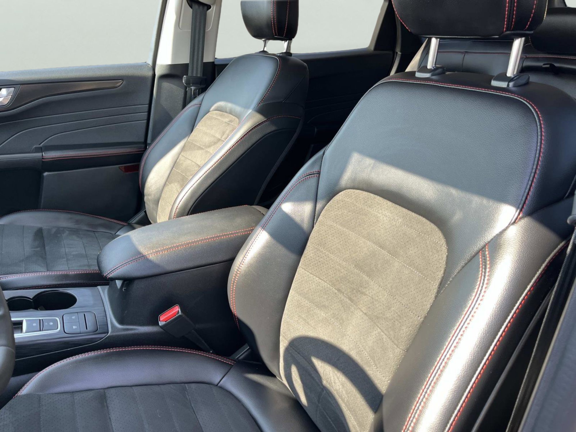 Used 2022 Ford Escape SEL w/ SEL Stealth AWD Package image 28