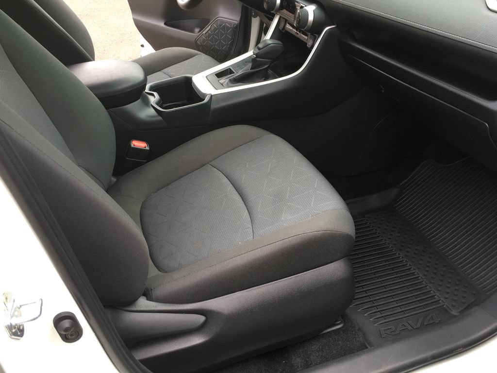 Used 2025 Toyota RAV4 XLE AWD/4WD image 27