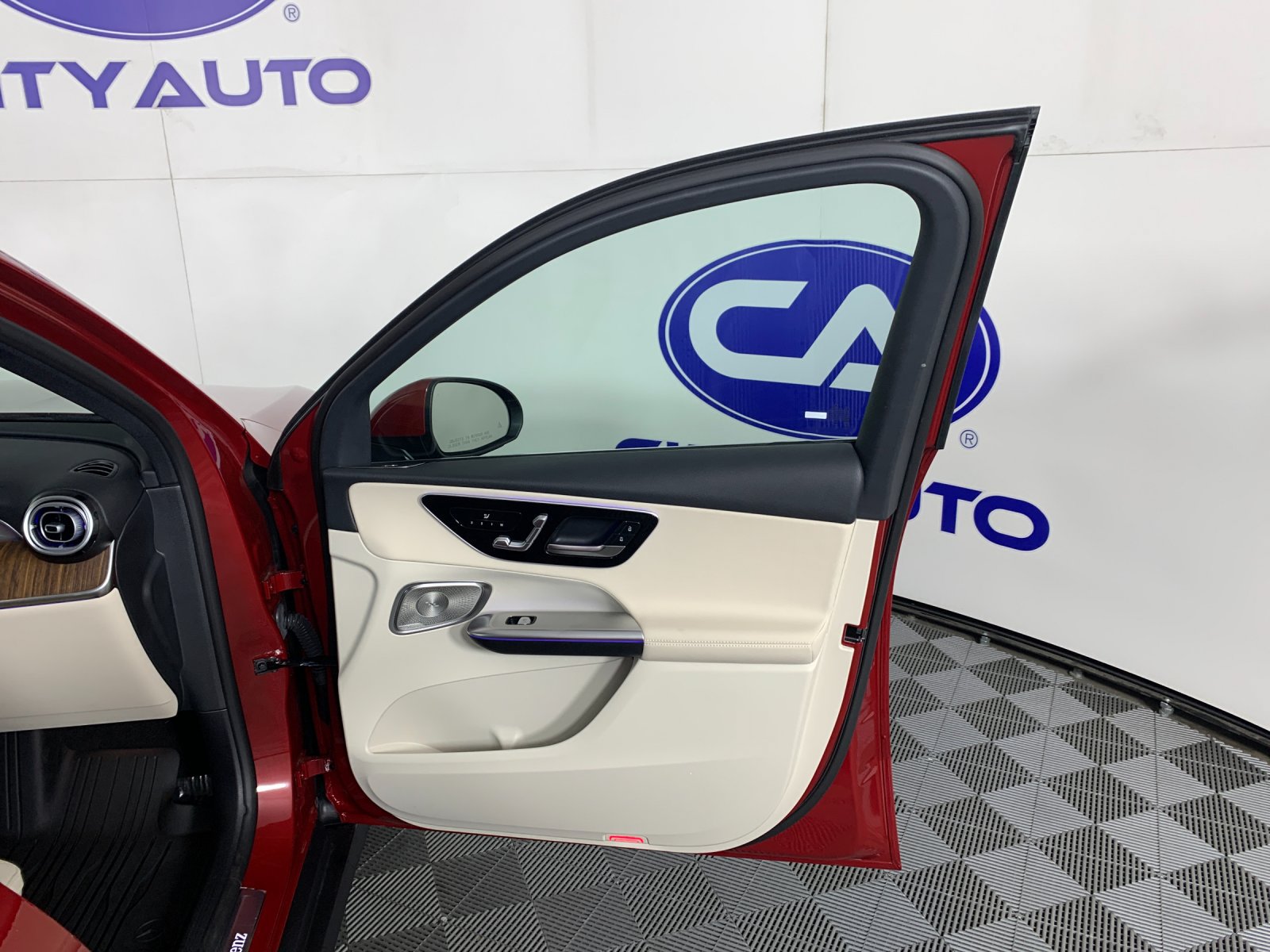 Used 2026 Mercedes-Benz GLC 350e 4MATIC image 38