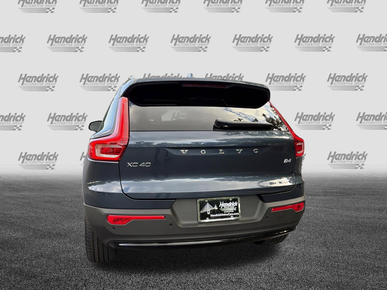 New 2026 Volvo XC40 B4 Core w/ Climate Package FWD image 8
