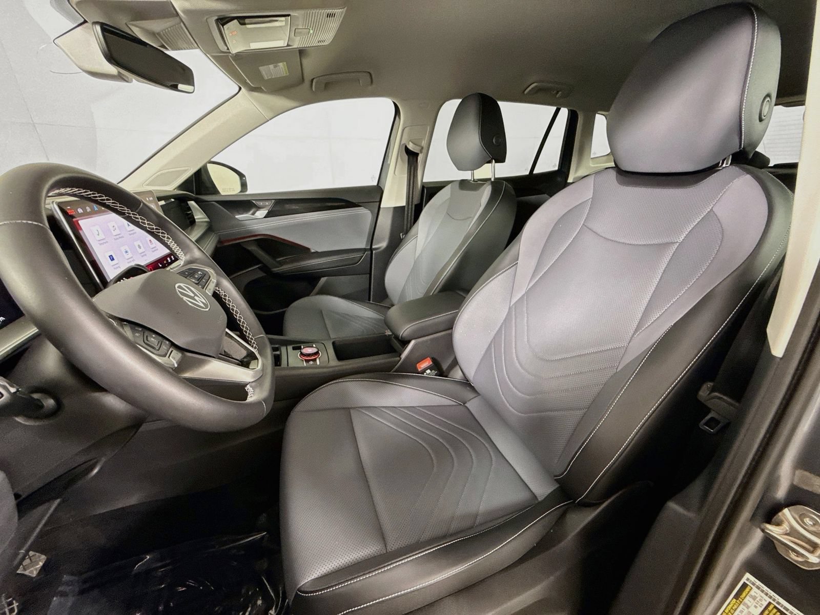 Certified 2025 Volkswagen Tiguan SE AWD/4WD image 5