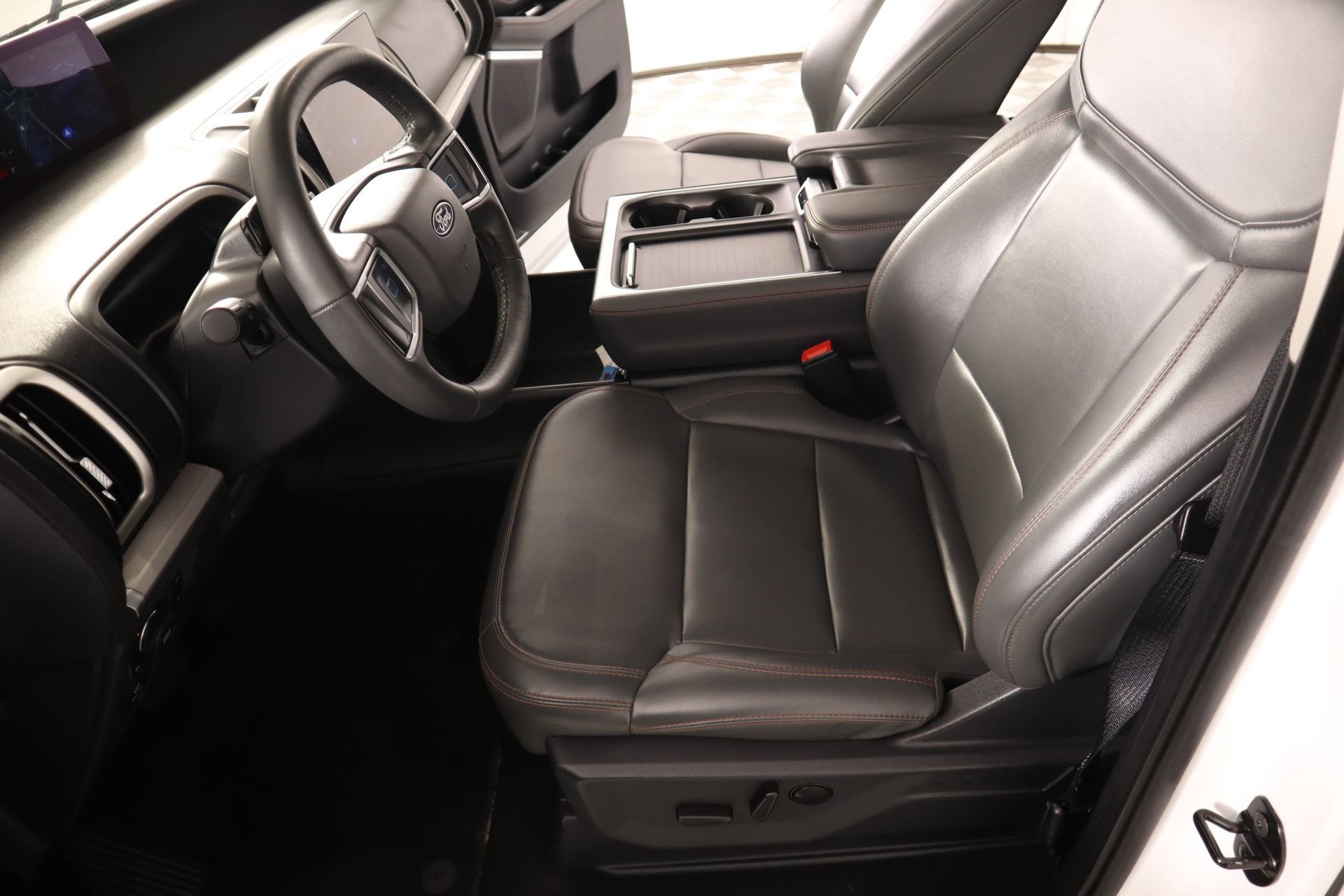 Used 2025 Ford Expedition Active image 11