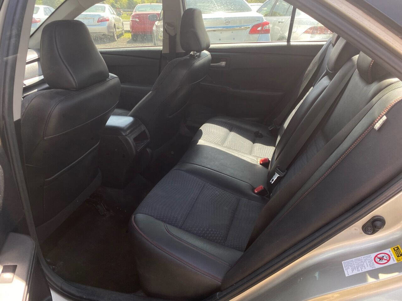 Used 2015 Toyota Camry SE image 14