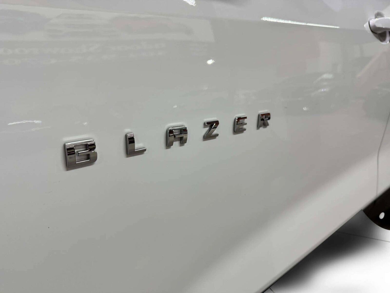 Used 2024 Chevrolet Blazer LT FWD image 18