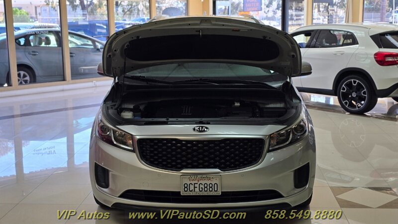 Used 2017 Kia Sedona LX w/ LX Essentials Premium Package FWD image 10
