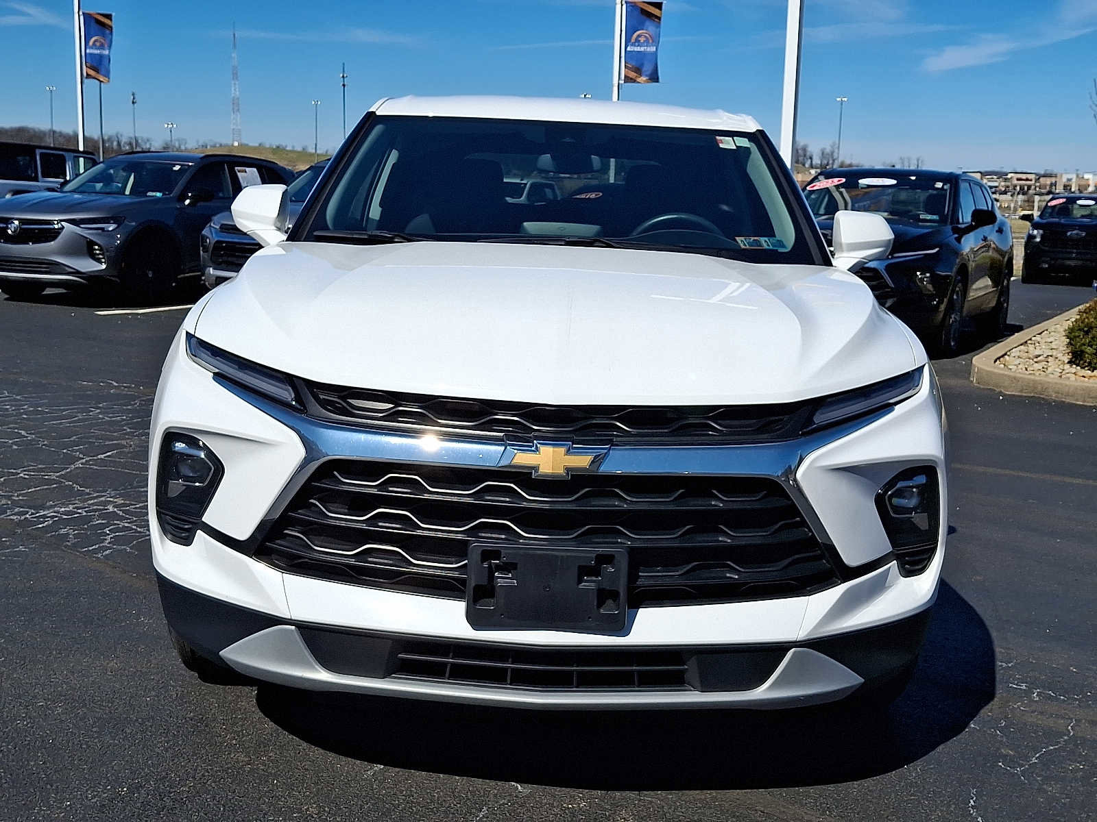 Used 2025 Chevrolet Blazer LT AWD/4WD image 2
