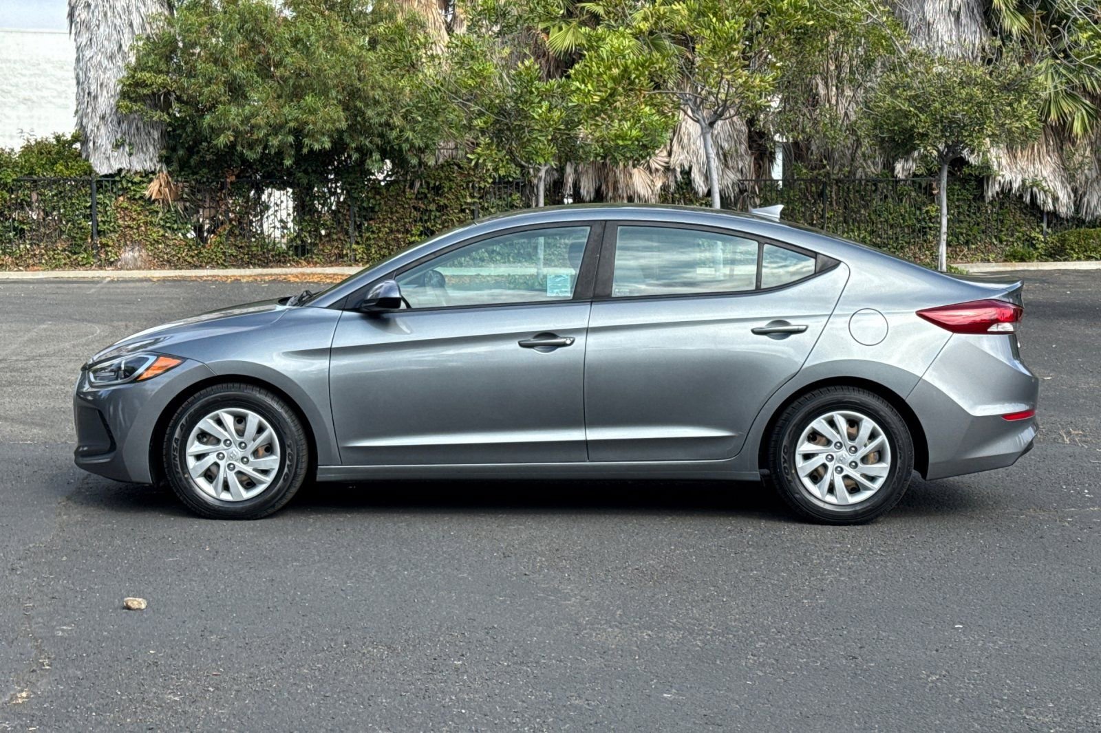 Used 2017 Hyundai Elantra SE image 6