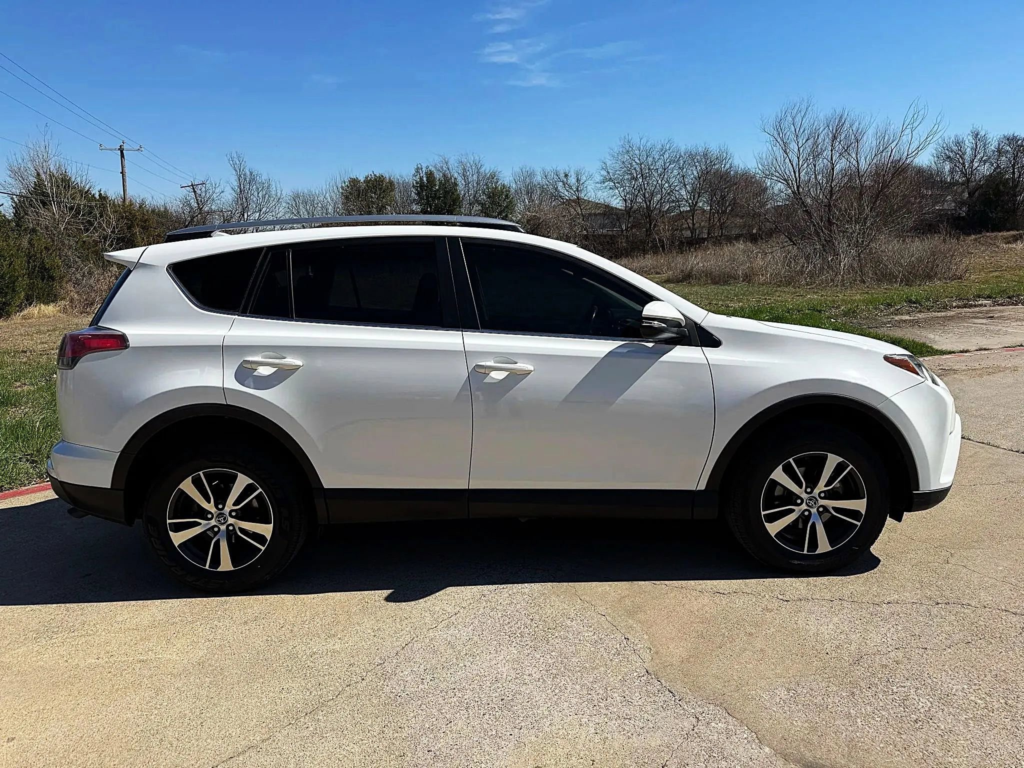 Used 2017 Toyota RAV4 XLE image 2