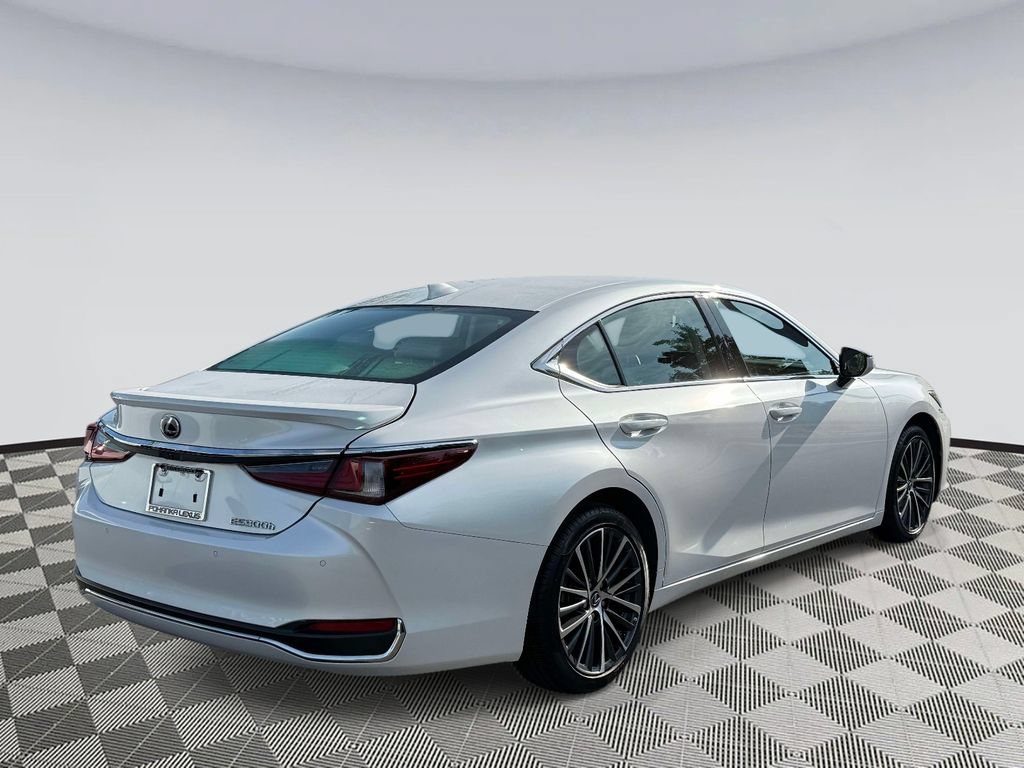 Used 2023 Lexus ES 300h w/ Premium Package FWD image 2