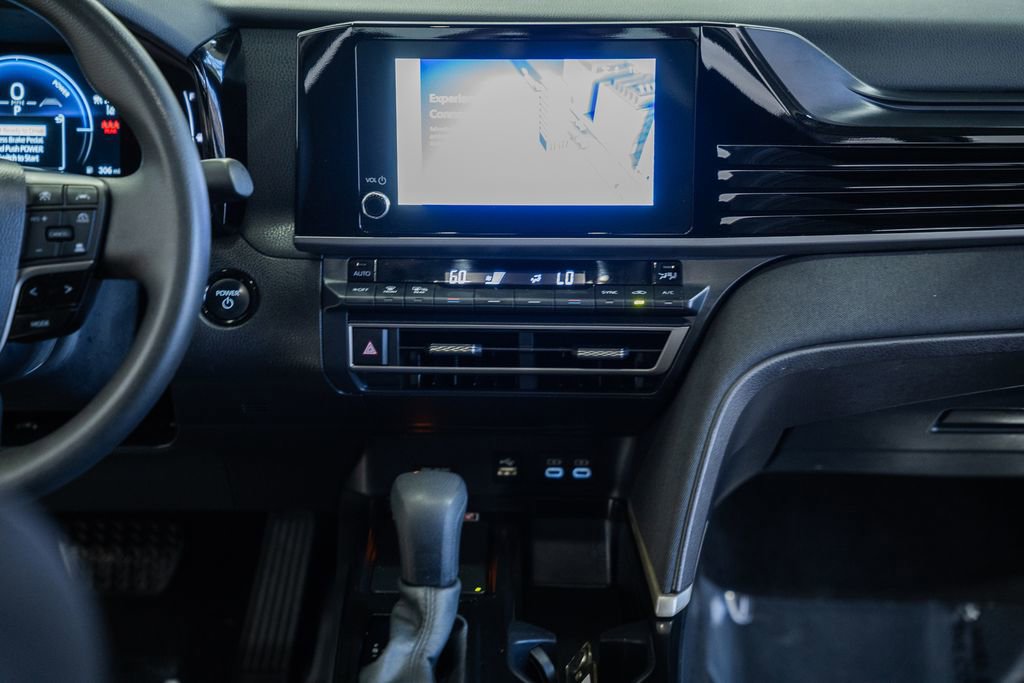 Used 2025 Toyota Camry LE FWD image 18