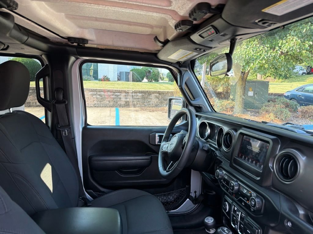 Used 2023 Jeep Wrangler Unlimited AWD/4WD image 13