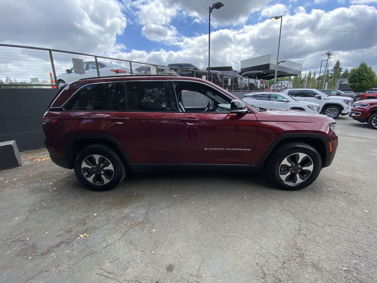 Used 2024 Jeep Grand Cherokee Limited 4xe AWD/4WD image 7