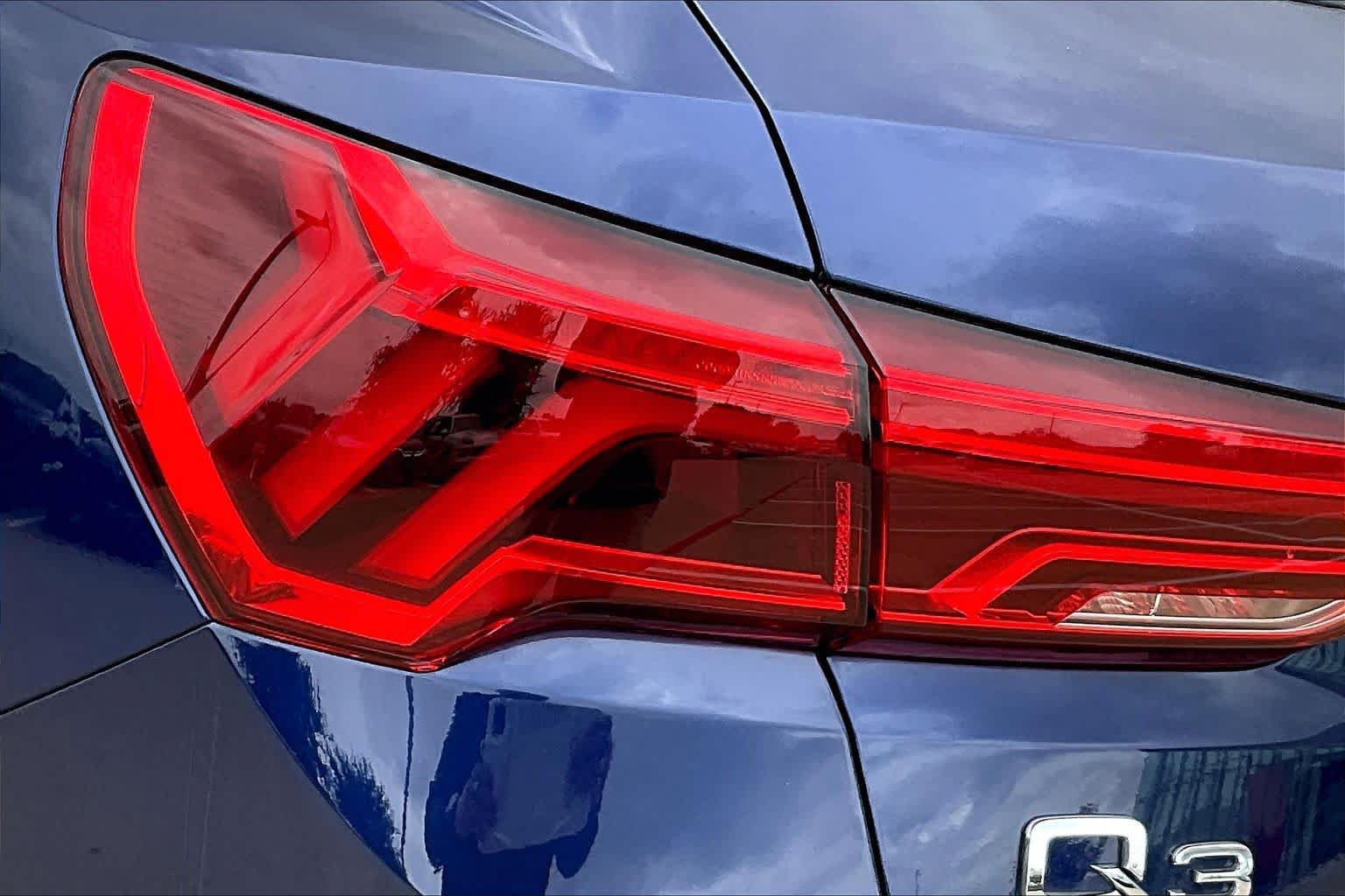 Used 2025 Audi Q3 2.0T Premium w/ Convenience Package AWD/4WD image 28