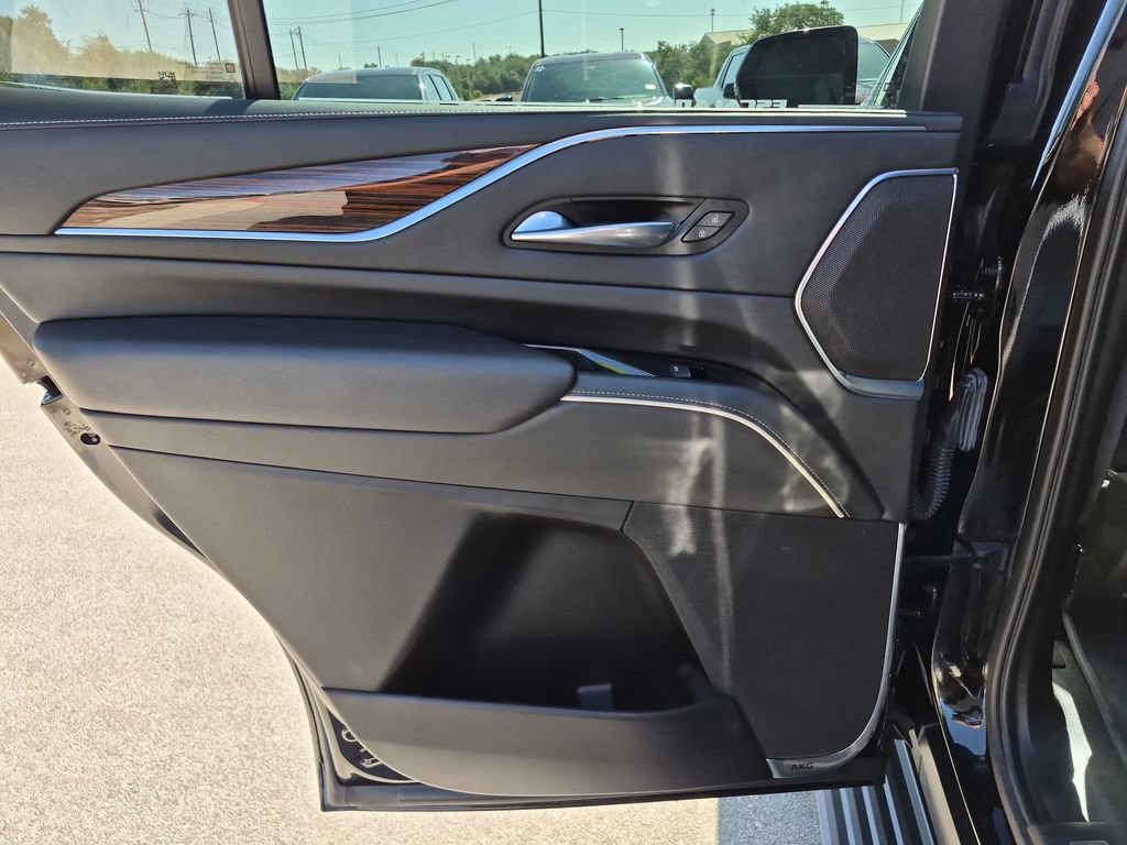 Used 2022 Cadillac Escalade Premium Luxury w/ Performance Package RWD image 39