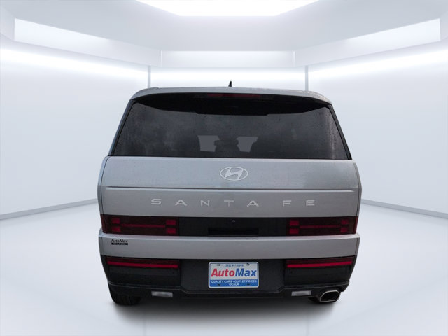 Used 2025 Hyundai Santa Fe SE FWD image 4