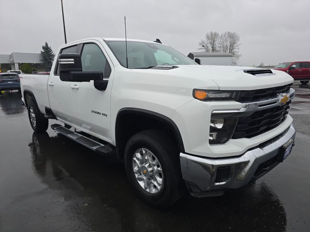 Used 2024 Chevrolet Silverado 3500 LT image 3